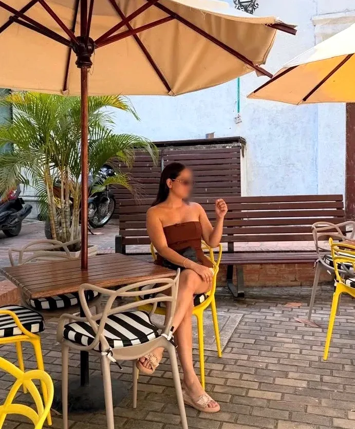Elena, 30