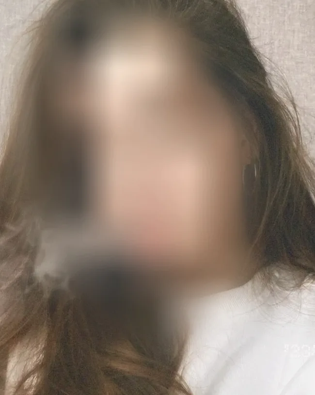 Laura, 21