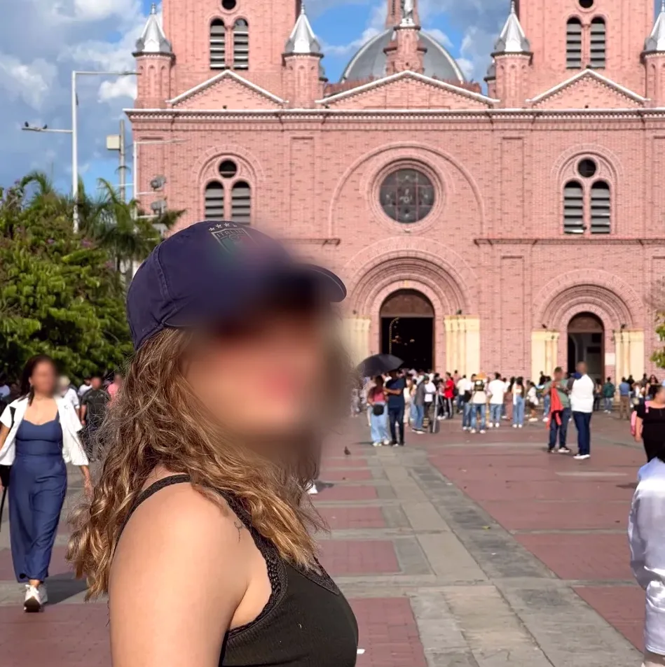 Lucia, 25