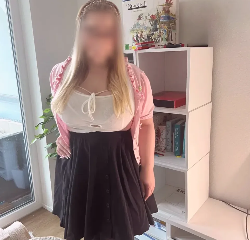 Romy, 32