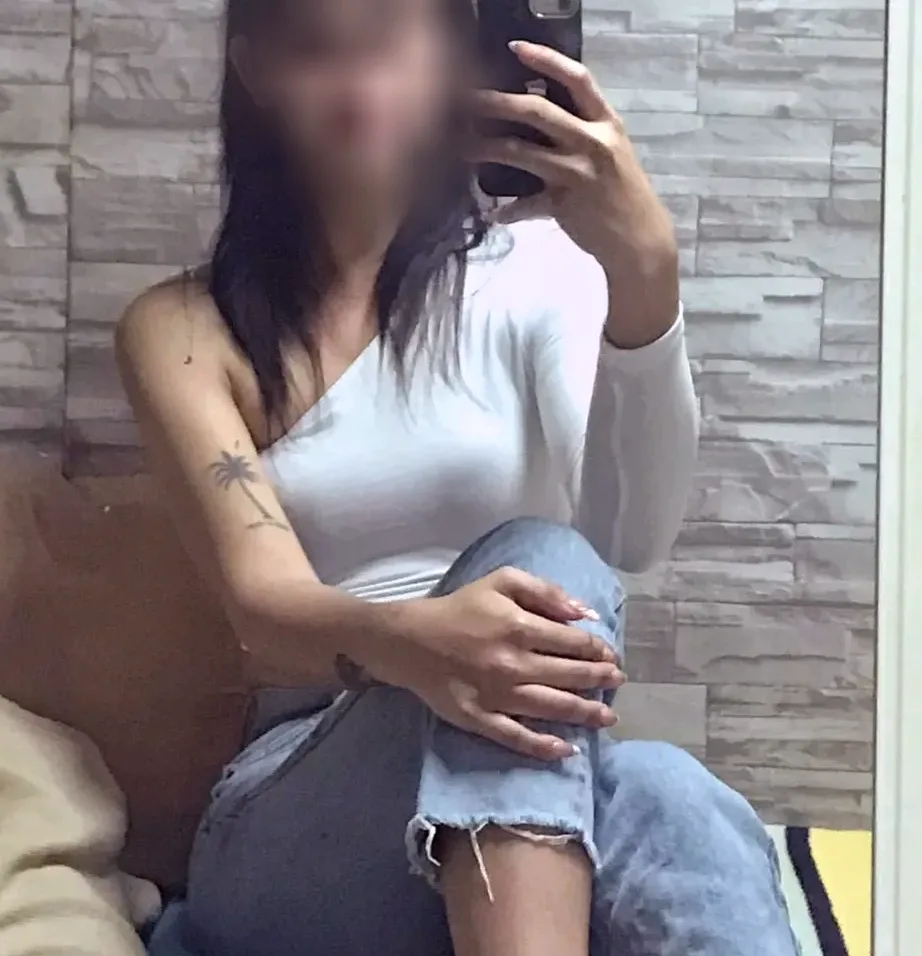 Sabrina, 32