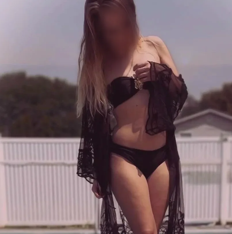 Sabrina, 33