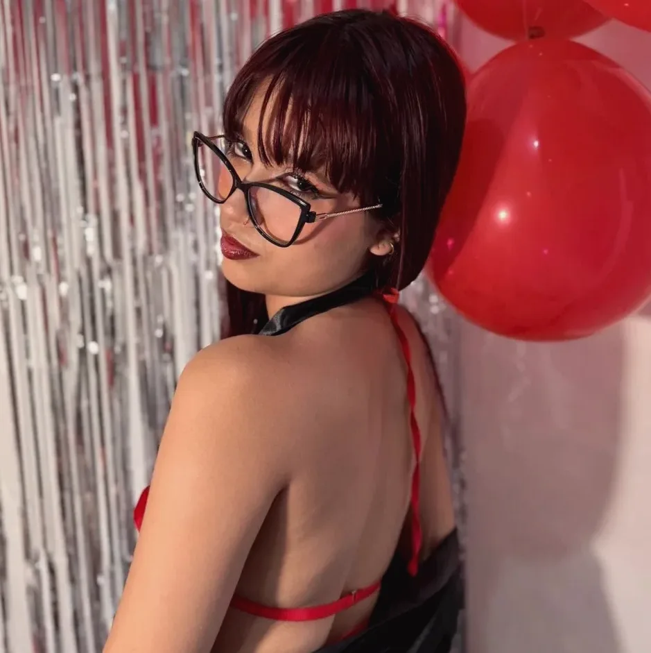 Viktoria, 18