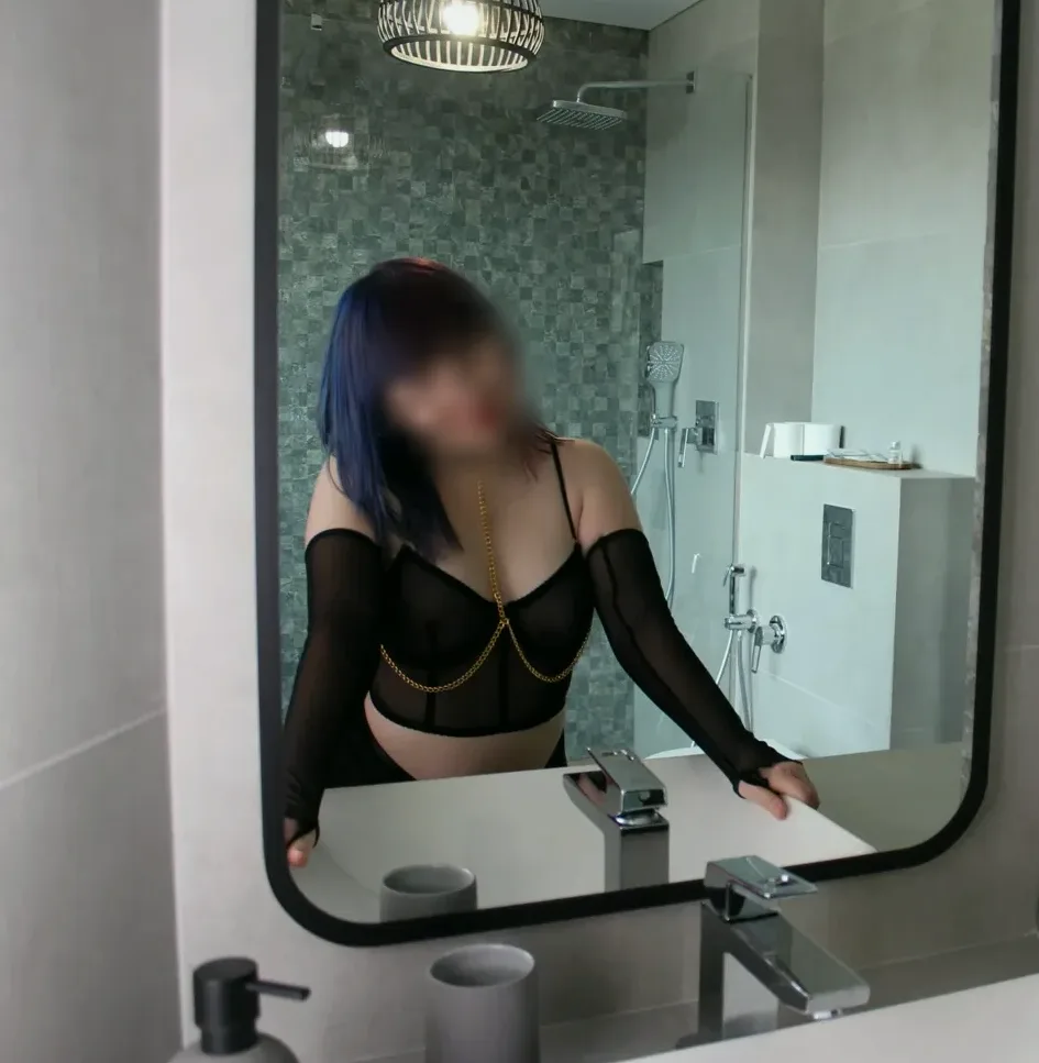 Yvonne, 24